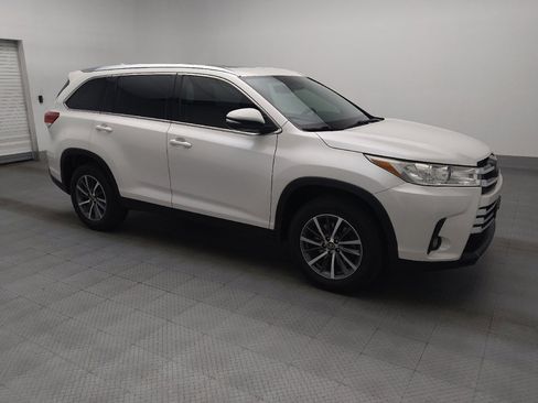 Used 2019 Toyota Highlander XLE FWD image 11