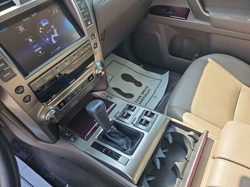 Used 2019 Lexus GX 460 Luxury image 30