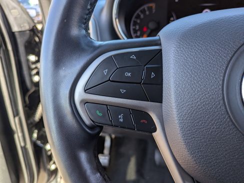 Used 2021 Jeep Grand Cherokee Laredo image 27