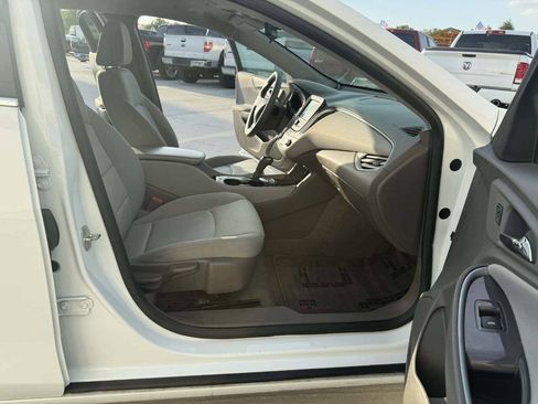 Used 2017 Chevrolet Malibu LS FWD image 15