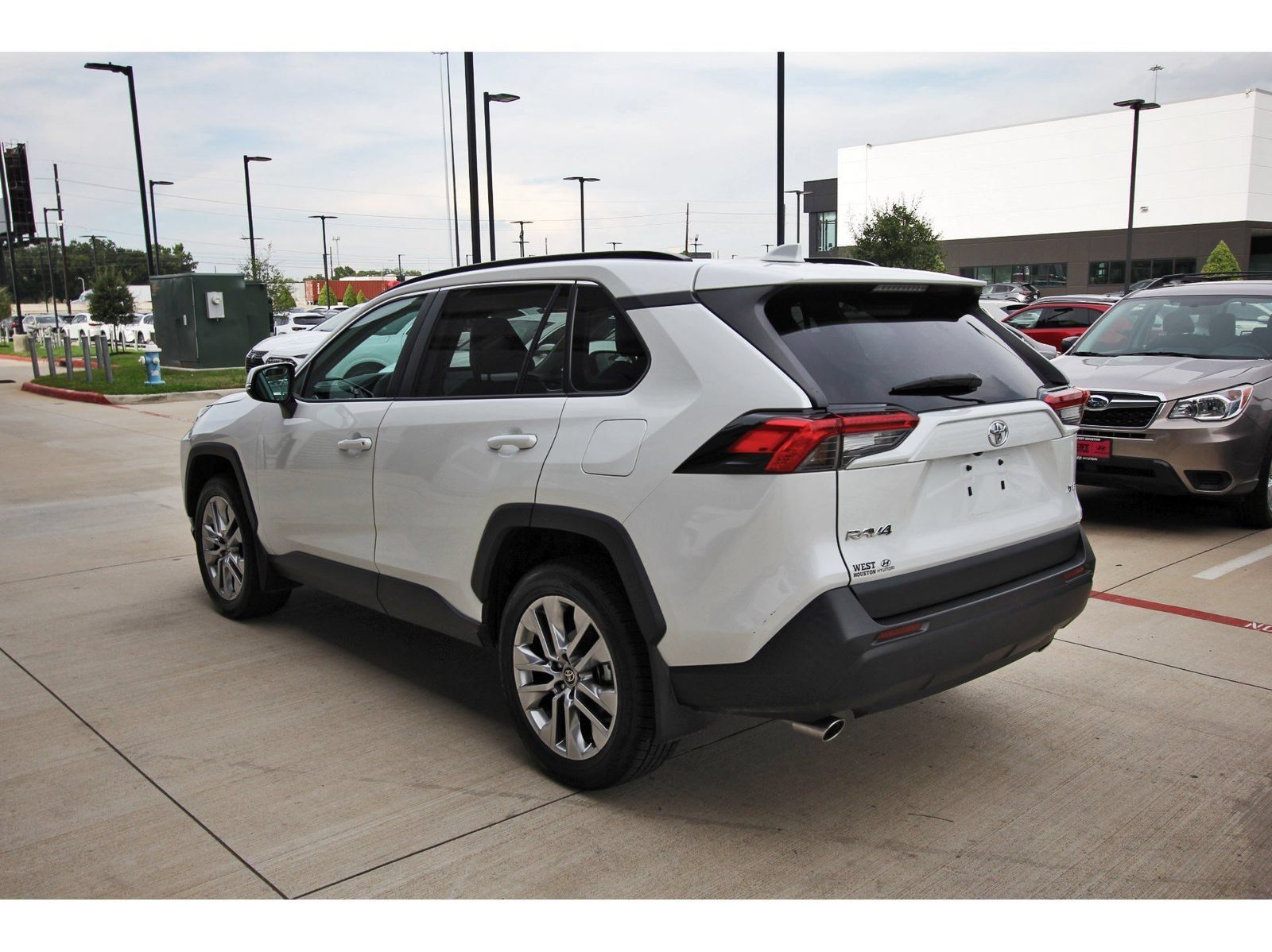 Used 2024 Toyota RAV4 XLE Premium FWD image 6