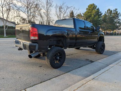 Used 2007 GMC Sierra 2500 SLT w/ EZ-Lift Tailgate Package RWD image 5