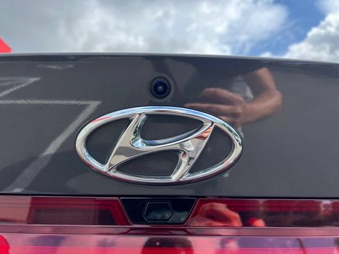 Used 2023 Hyundai Elantra Limited FWD image 21
