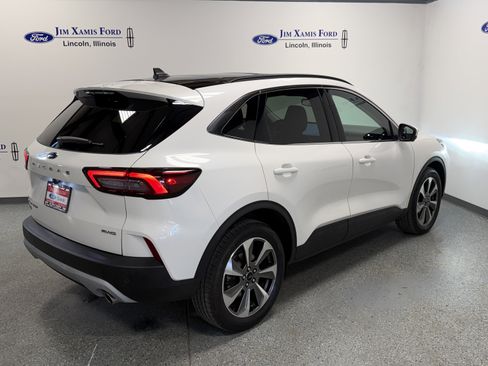 Used 2023 Ford Escape Platinum image 6