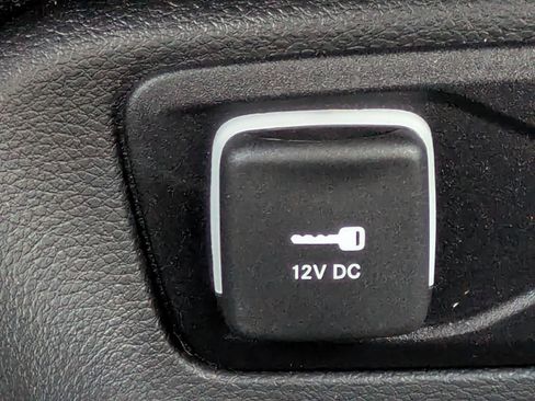 Used 2026 Chrysler Pacifica Select image 27