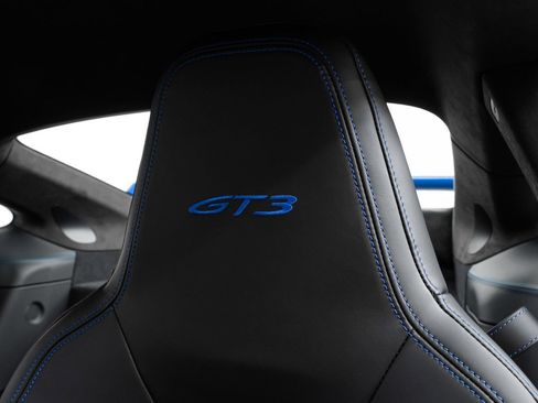 Used 2025 Porsche 911 GT3 RWD image 45