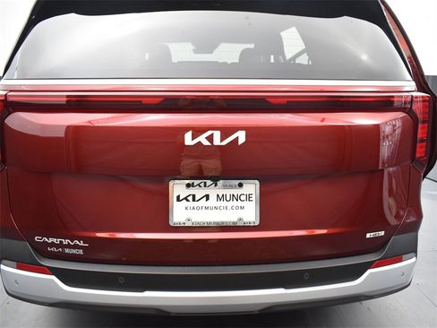 New 2026 Kia Carnival EX image 9