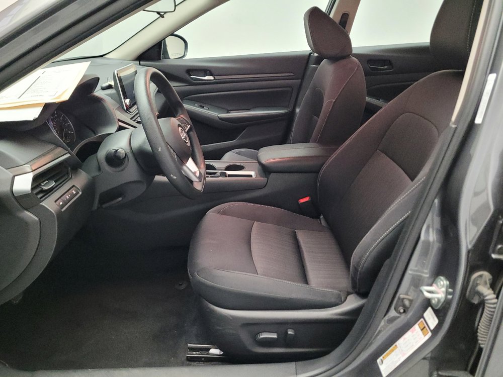Used 2025 Nissan Altima 2.5 SV FWD image 17
