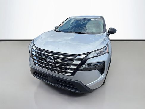 Used 2024 Nissan Rogue S AWD/4WD image 2