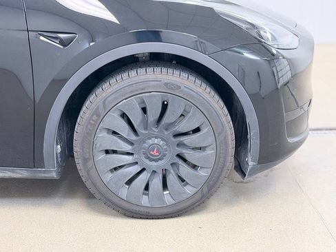 Used 2023 Tesla Model Y Long Range AWD/4WD image 4