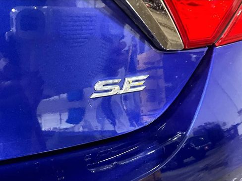 Used 2016 Toyota Camry SE FWD image 10