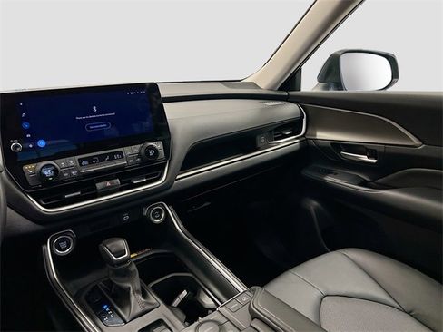 Used 2024 Toyota Grand Highlander XLE image 25