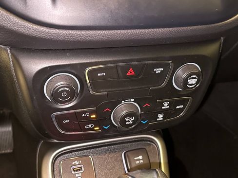 Used 2021 Jeep Compass Sport FWD image 24