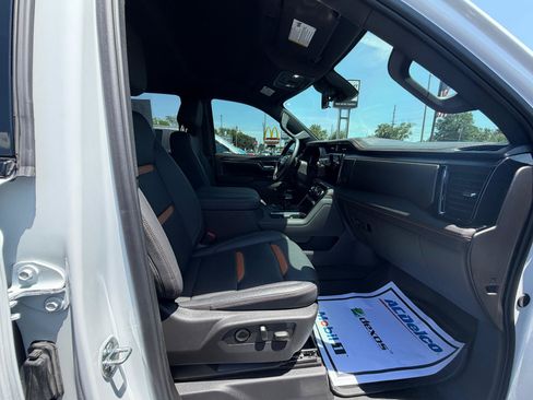 Used 2024 GMC Sierra 1500 AT4 w/ Technology Package AWD/4WD image 10