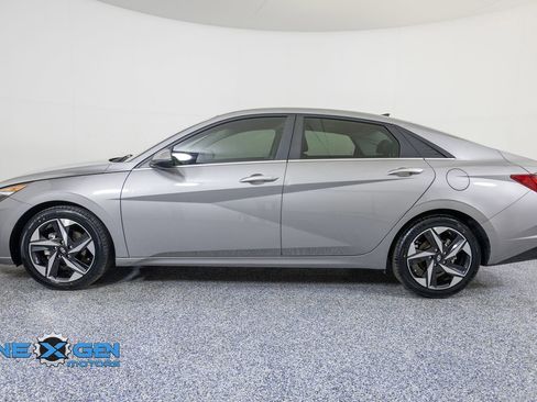 Used 2021 Hyundai Elantra SEL w/ Convenience + Premium Package FWD image 4