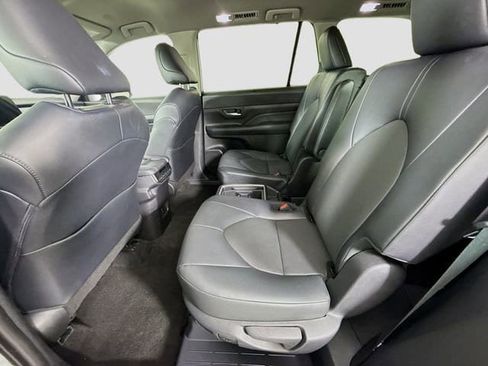 Certified 2025 Toyota Grand Highlander FWD image 23