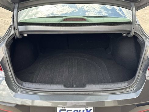 Used 2025 Hyundai Elantra SEL image 12