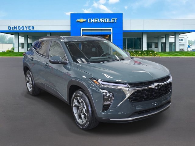 New 2026 Chevrolet Trax LT w/ Driver Confidence Package FWD image 5
