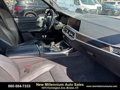 Used 2020 BMW X7 M50i image 23