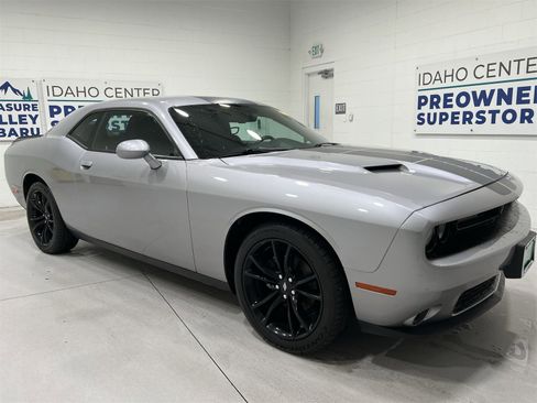Used 2017 Dodge Challenger SXT w/ Blacktop Package image 2