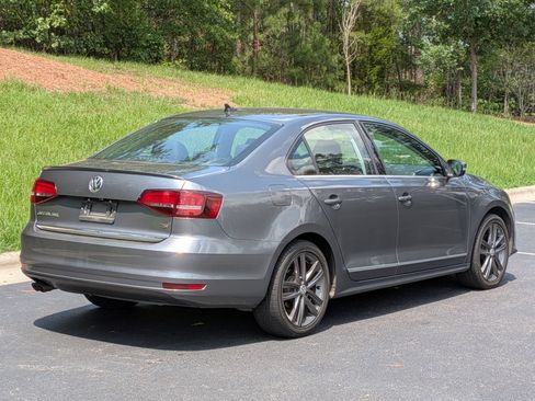 Used 2018 Volkswagen Jetta SEL FWD image 25