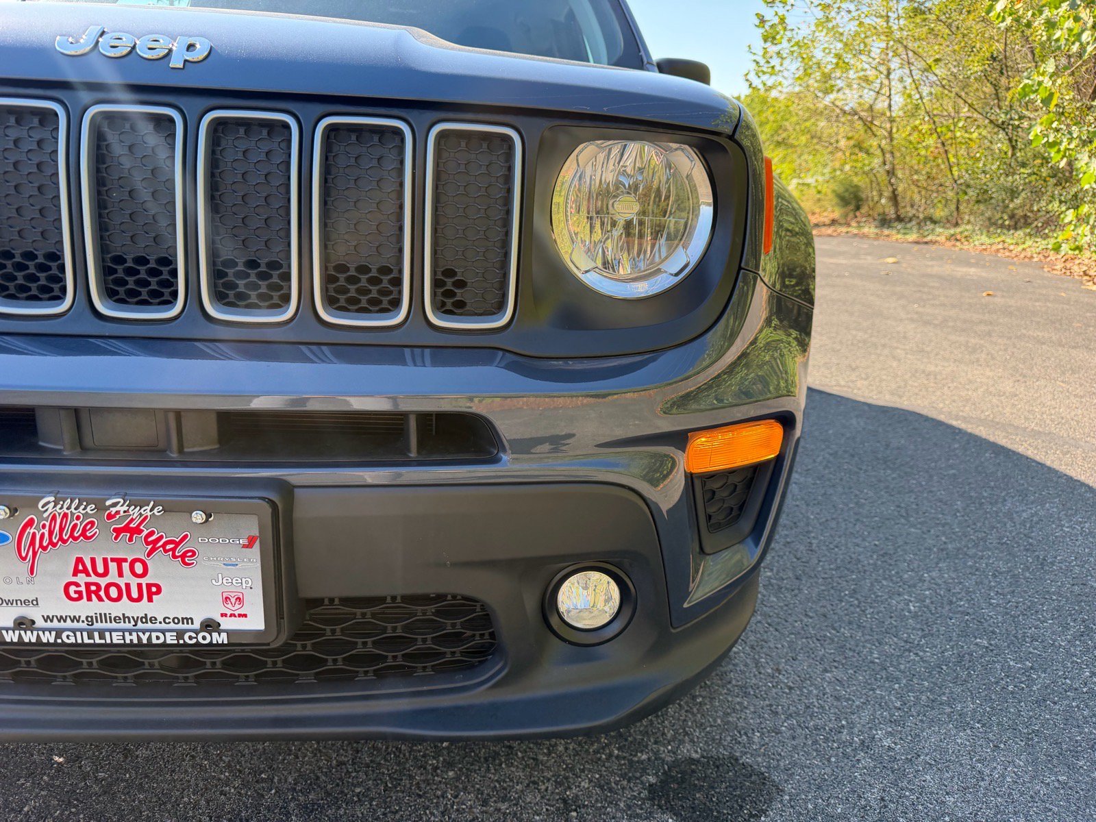 Used 2023 Jeep Renegade Latitude w/ Premium Group AWD/4WD image 5