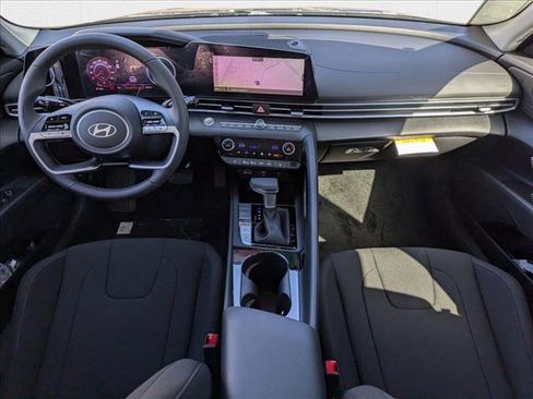 New 2025 Hyundai Elantra SEL image 15