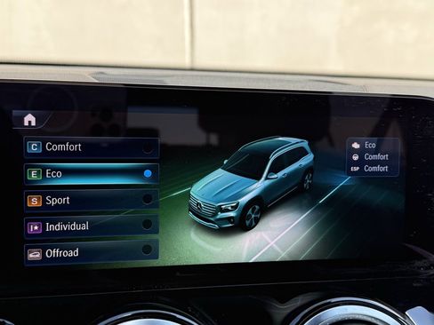 Used 2024 Mercedes-Benz GLB 250 250 image 13