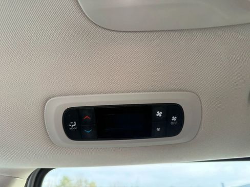 Used 2023 Chrysler Voyager LX image 25