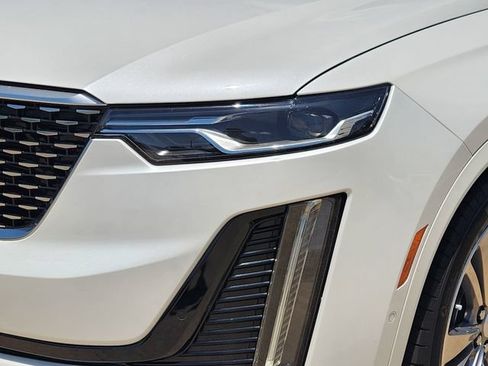 Used 2022 Cadillac XT6 Premium Luxury w/ Technology Package FWD image 9