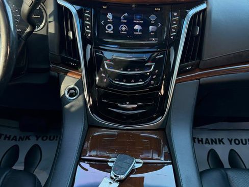 Used 2019 Cadillac Escalade Luxury AWD/4WD image 11