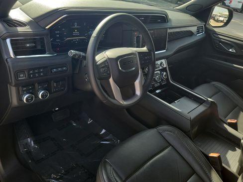 Used 2024 GMC Yukon XL Denali AWD/4WD image 9