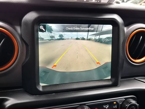 Used 2021 Jeep Gladiator Mojave AWD/4WD image 16