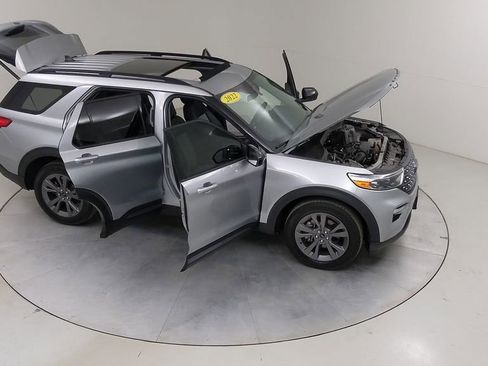 Certified 2022 Ford Explorer XLT w/ XLT Sport Appearance Package AWD/4WD image 50