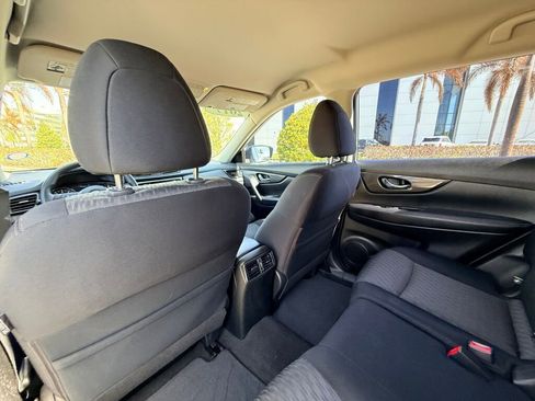 Used 2017 Nissan Rogue S image 19