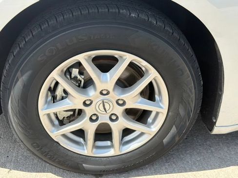 Used 2024 Chrysler Pacifica Touring-L FWD image 10