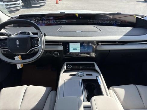 New 2026 Lincoln Navigator Reserve w/ Jet Appearance Package AWD/4WD image 14