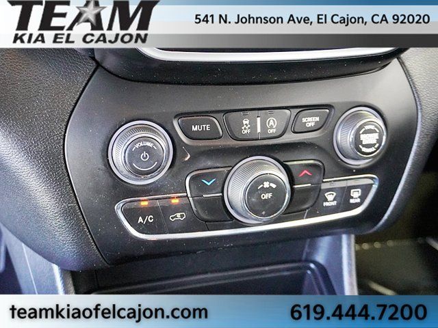 Used 2019 Jeep Cherokee Latitude Plus FWD image 30