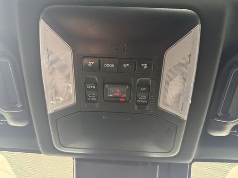 Used 2021 Toyota RAV4 SE image 14