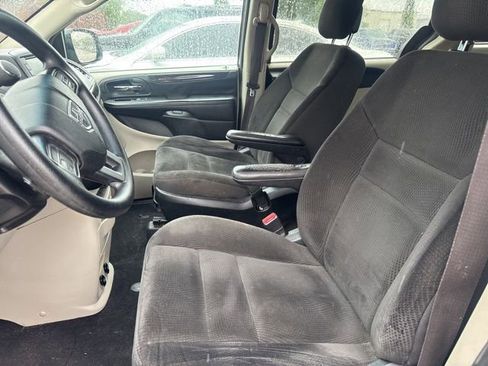 Used 2017 Dodge Grand Caravan SE w/ Power Window Group FWD image 13