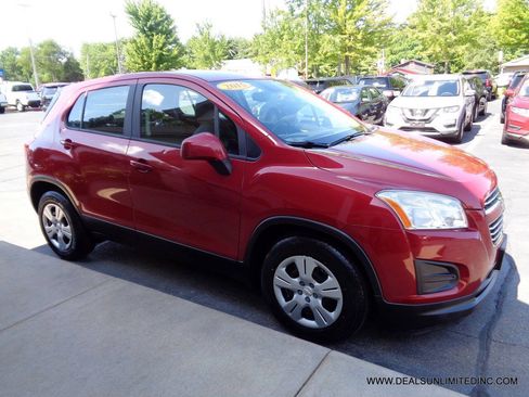 Used 2015 Chevrolet Trax LS FWD image 2