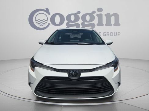 Used 2025 Toyota Corolla LE FWD image 8