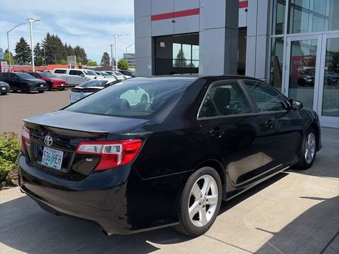 Used 2014 Toyota Camry SE FWD image 2