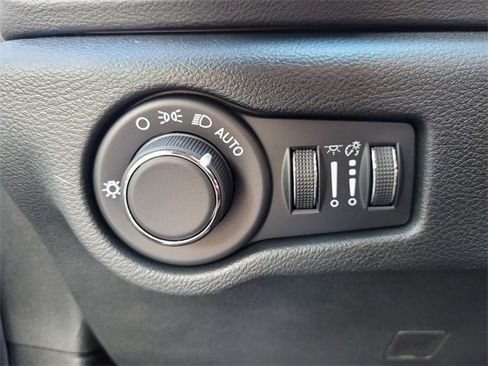 New 2026 Chrysler Voyager LX image 22