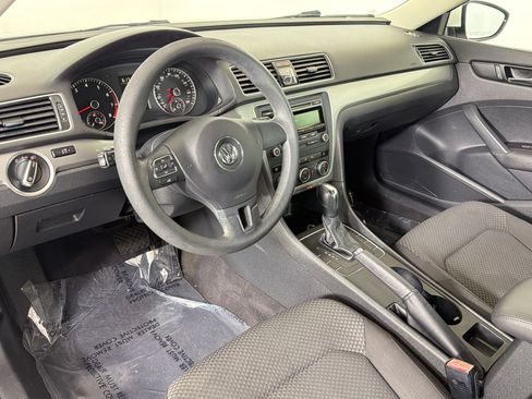 Used 2012 Volkswagen Passat 2.5 S FWD image 4