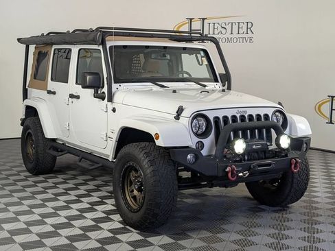 Used 2018 Jeep Wrangler Unlimited Sahara w/ Connectivity Group AWD/4WD image 2