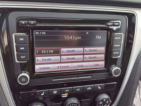 Used 2013 Volkswagen Passat TDI SE image 21