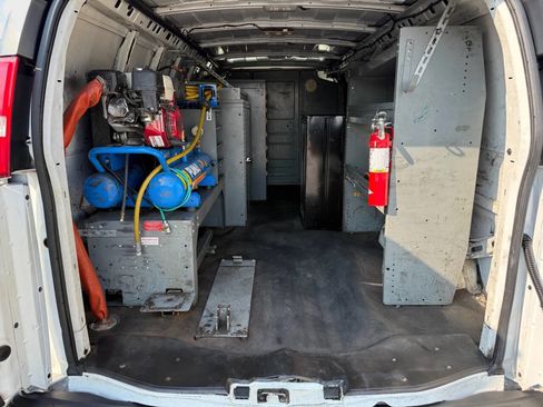Used 2018 Chevrolet Express 3500 Extended w/ Driver Convenience Package image 11
