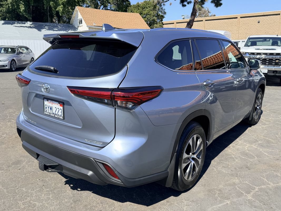 Used 2021 Toyota Highlander XLE AWD/4WD image 5