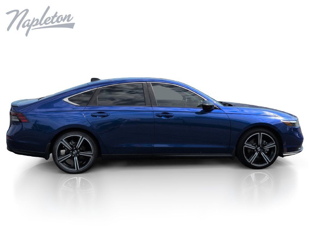 Used 2024 Honda Accord Sport image 7